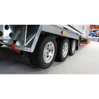 Woodford Galaxy - Lukket trailer - 3.500 kg - Lang, smal model - 3 aksler